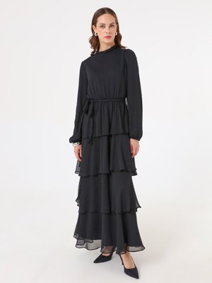 Siyah Balon Kollu Eteği Katlı Şifon Elbise