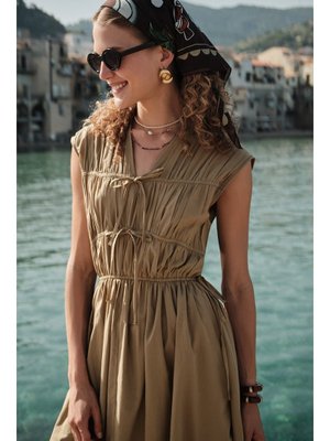 Büzgülü Bağlama Detaylı Elbise Toprak