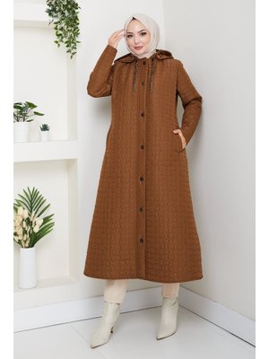 Zincir Detaylı Kapüşonlu Kapitone Mont