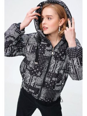 Beyaz Desenli Şişme Mont Siyah