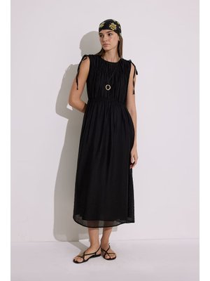 Siyah Büzgü Bağlamalı Detaylı Kolsuz Elbise