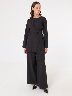 Siyah Bağlama Detaylı Tunik & Pantolon Takım