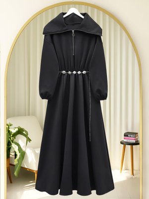 Siyah Boğazlı Yarım Fermuarlı Beli Büzgülü Kemerli Scuba Elbise