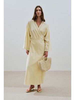 Sarı Dokulu Kruvaze Kapamalı Elbise