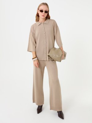 Açık Vizon Yumuşak Tuşeli Polo Yaka Düğmeli Triko Takım