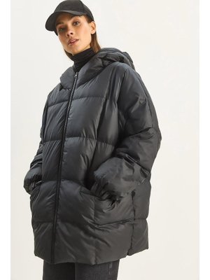 Siyah Kapüşonlu Oversize Yarasa Kol Şişme Mont