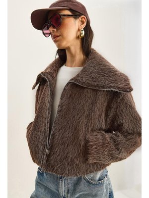 Kahverengi Geniş Yakalı Cep Detaylı Astarlı Şardonlu Kaşe Crop Kaban