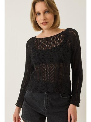Siyah Kayık Yaka Ajurlu Örgü Triko Bluz