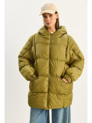 Yeşil Kapüşonlu Oversize Yarasa Kol Şişme Mont