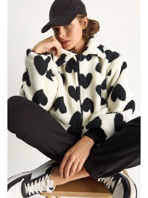 Ekru Siyah Kalpli Dik Yaka Cep Detaylı Astarlı Oversize Peluş Mont