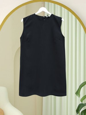 Siyah Yuvarlak Yaka Sıfır Kol Modal İçlik