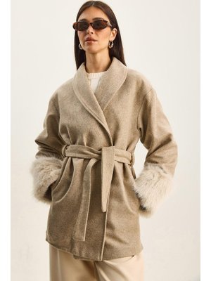 Vizon Kolları Kürk Detaylı Kuşaklı Kaşe Kaban