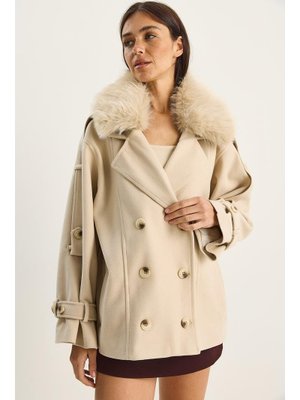 Bej Seyyar Kürk Yaka Apoletli Cep Detaylı Astarlı Kaşe Kaban