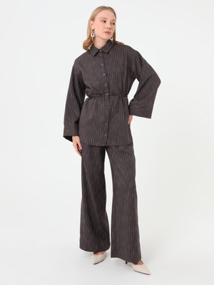 Gri Çizgili Gömlek Pantolon İkili Takım