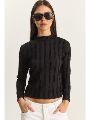 Siyah Yarım Boğazlı Gofre Bürümcük Bluz