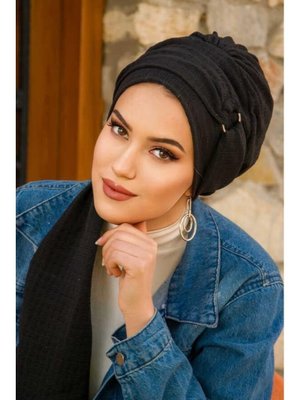 Siyah Toka Detaylı Atkılı Bone