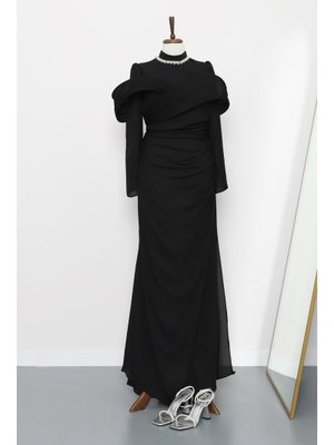 Siyah Yakası Taş Detaylı Omuzu Kat Drapeli Abiye Elbise