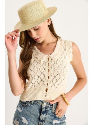 Ekru Dantelli Ve Fırfırlı Triko Crop Top