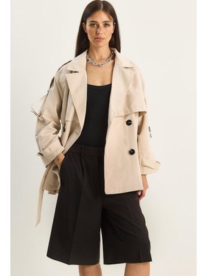 Krem Aller Detaylı Kuşaklı Cepli Astarlı Trençkot