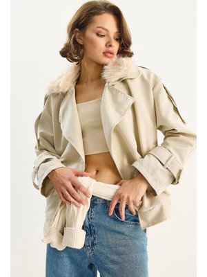 Taş Beli Lastikli Cep Detaylı Çıkarılabilir Kürk Yaka Astarlı Kısa Trençkot