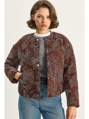 Kahverengi Nakışlı Cep Detaylı Astarlı Şişme Mont