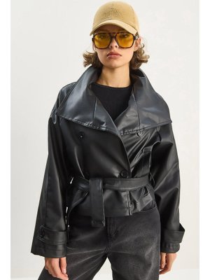 Siyah Kruvaze Kapamalı Dik Yaka Cep Detaylı Kuşaklı Suni Deri Ceket