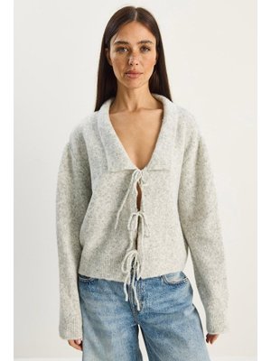 Açık Gri Yakalı Bağlama Detaylı Triko Hırka