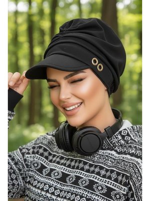 Siyah Metal Detaylı Şapka Bone