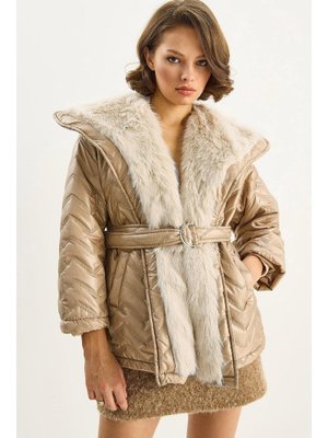 Bej Kürk Detaylı Kuşaklı Astarlı Kapitone Mont