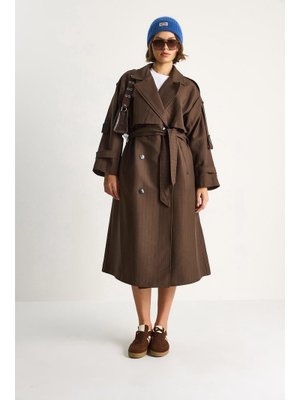 Kahve Çizgili Düğme Detaylı Kuşaklı Kruvaze Trençkot