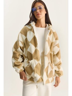 Beyaz Baklava Desenli Astarlı Kapüşonlu Peluş Mont Bej