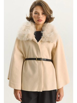 Bej Peluş Yaka Detaylı Kemerli Kaşe Panço