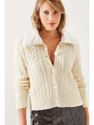 Krem Saç Örgülü Yakası Kürklü Triko Hırka