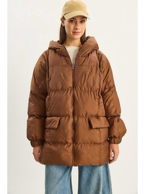 Kahverengi Kapüşonlu Oversize Yarasa Kol Şişme Mont