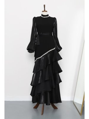 Siyah Yakası Ve Eteği Taşlı Kemerli Abiye Elbise