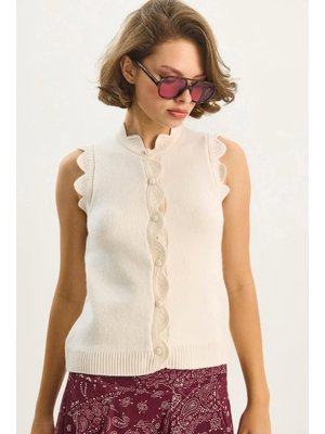 Krem Dantel Örgü Desenli Kaplama Düğmeli Triko Yelek