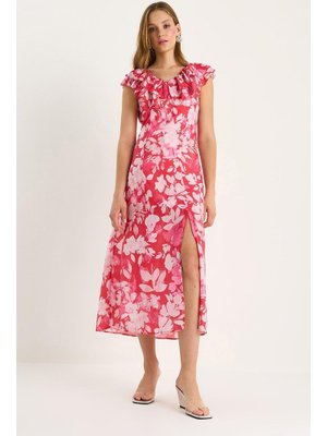 Pembe Yakası Fırfırlı Astarlı Yırtmaç Detaylı Çiçek Desenli Elbise