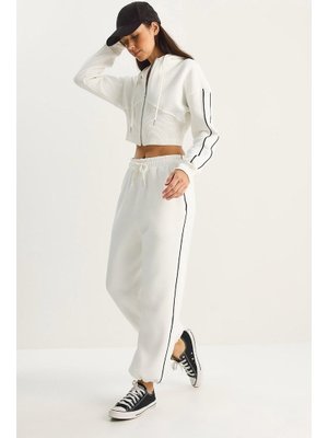 Beyaz Kapüşonlu Belden Oturtmalı Hırka Bol Pantolon Üç İplik Şardonlu Alt Üst Takım