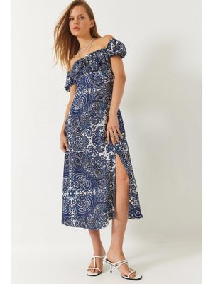 Mavi Bağlama Yakalı Yırtmaç Detaylı Desenli Midi Elbise