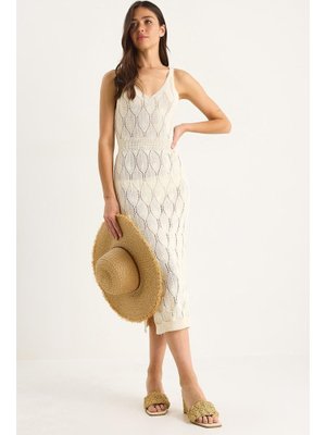 Ekru Örgü Detaylı Triko Elbise