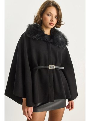Siyah Peluş Yaka Detaylı Kemerli Kaşe Panço