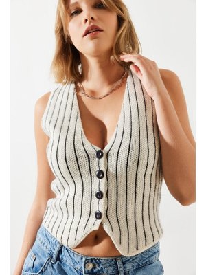 Beyaz Siyah Çizgili Şardonlu Triko Yelek