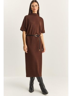 Kahverengi Yarım Balıkçı Yaka Suni Deri Kemerli Çelik Örme Midi Elbise