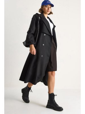 Siyah Çizgili Düğme Detaylı Kuşaklı Kruvaze Trençkot