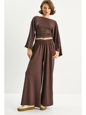 Kahverengi Kolları Volanlı Beli Büzgülü Üst Pileli Kemerli Bol Pantolon Modal Takım