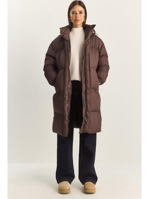 Acı Kahve Cep Detaylı Astarlı Kapüşonlu Uzun Puffer Mont