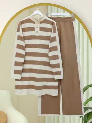 Vizon Yarım Boğazlı Yakası Düğmeli Kalın Çizgili Triko Takım