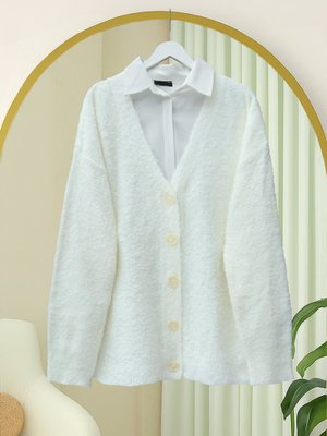 Beyaz Düğmeli Salaş Triko Hırka