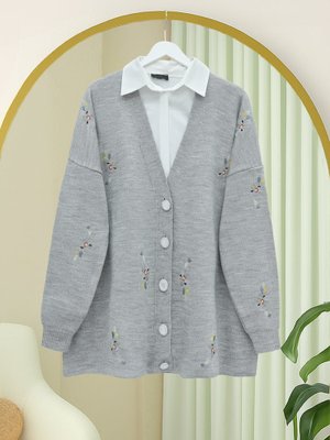 Gri Çiçek Nakışlı Parlak Düğmeli Triko Hırka