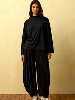 Siyah Chanel Kumaş Şalvar Pantolon Takım